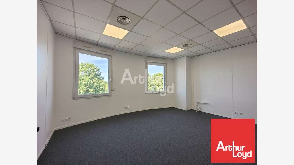 Bureaux de 180m² à louer en RDC à Poitiers 
