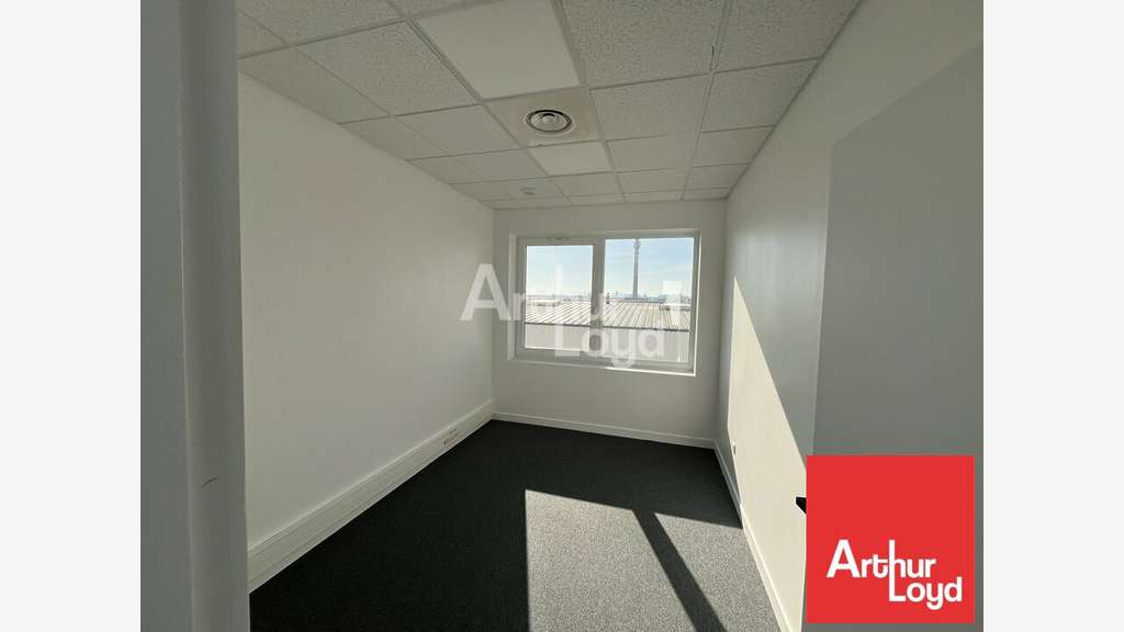 Bureaux de 180m² à louer en RDC à Poitiers 