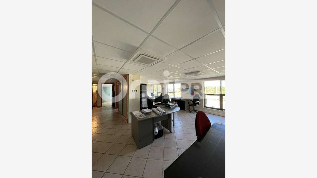 A louer bureaux 135,4m² belle visibilité à Polliat
