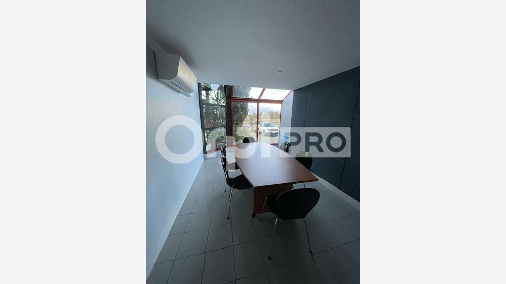 A louer bureaux 135,4m² belle visibilité à Polliat