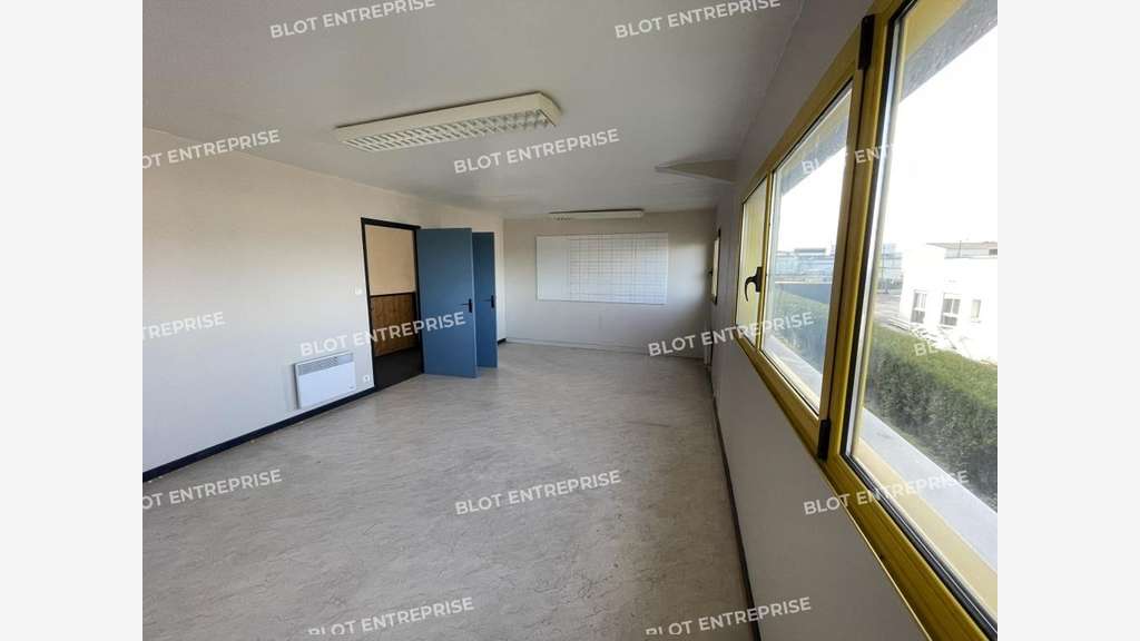 A louer bureaux de 128m² axe St Brieuc Lamballe