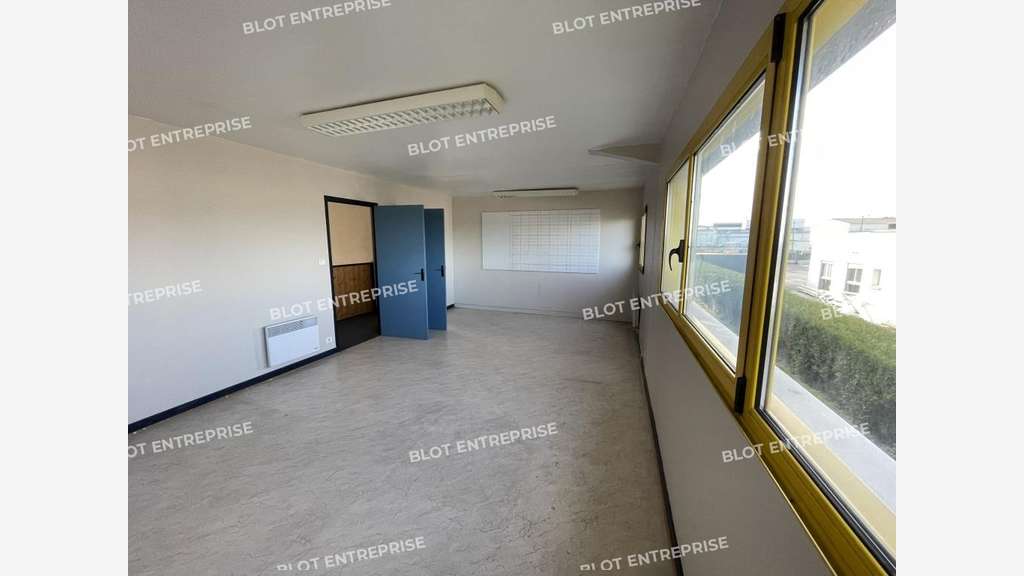 À LOUER - BUREAUX 179 m² AXE ST BRIEUC / LAMBALLE
