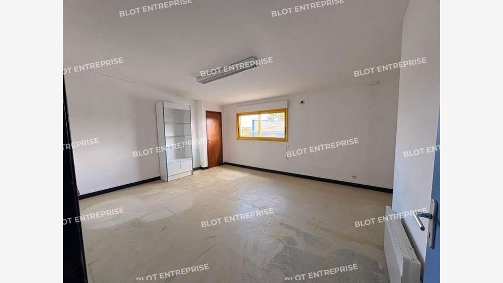 À LOUER - BUREAUX 128 m² AXE ST BRIEUC / LAMBALLE