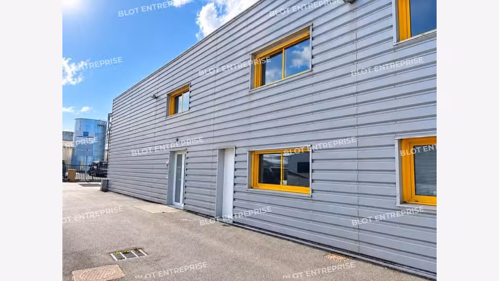 À LOUER - BUREAUX 128 m² AXE ST BRIEUC / LAMBALLE