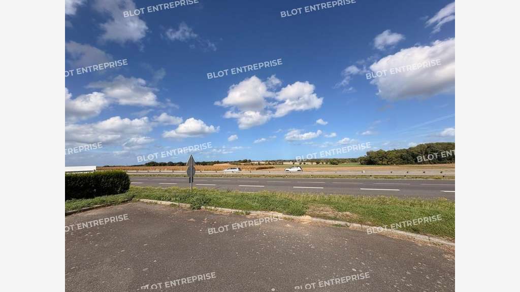 À LOUER - BUREAUX 128 m² AXE ST BRIEUC / LAMBALLE