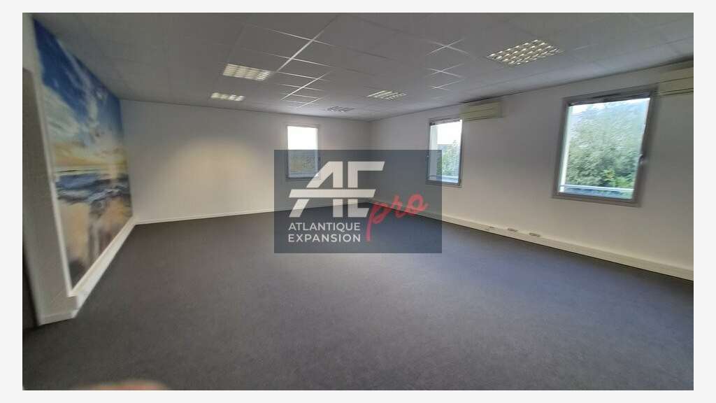 Bureaux de 87m² à louer au 1er étage à Pornichet