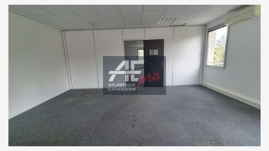 Bureaux de 87m² à louer au 1er étage à Pornichet