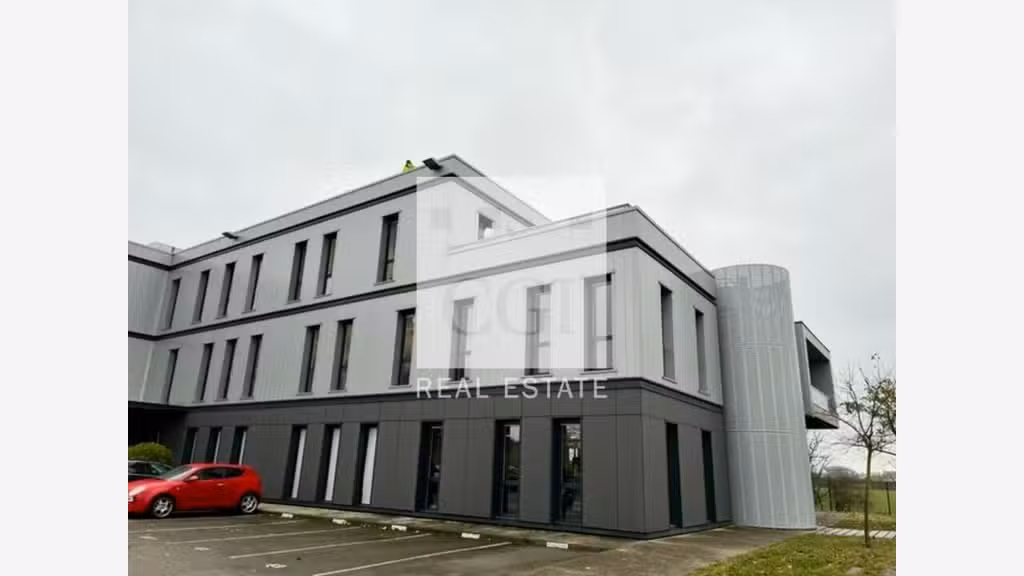 Bureaux de 204m² à louer au 2ème étage à Pusignan