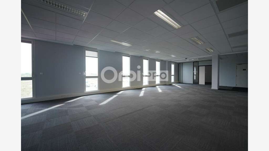 BUREAUX A LOUER - 204 m² - PUSIGNAN