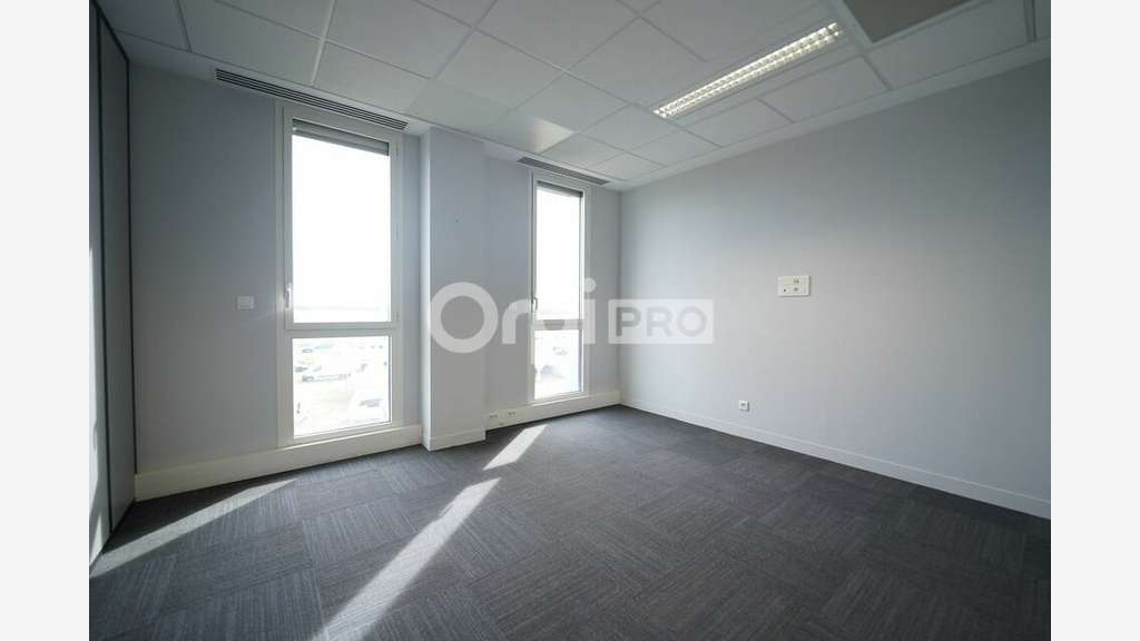 BUREAUX A LOUER - 204 m² - PUSIGNAN