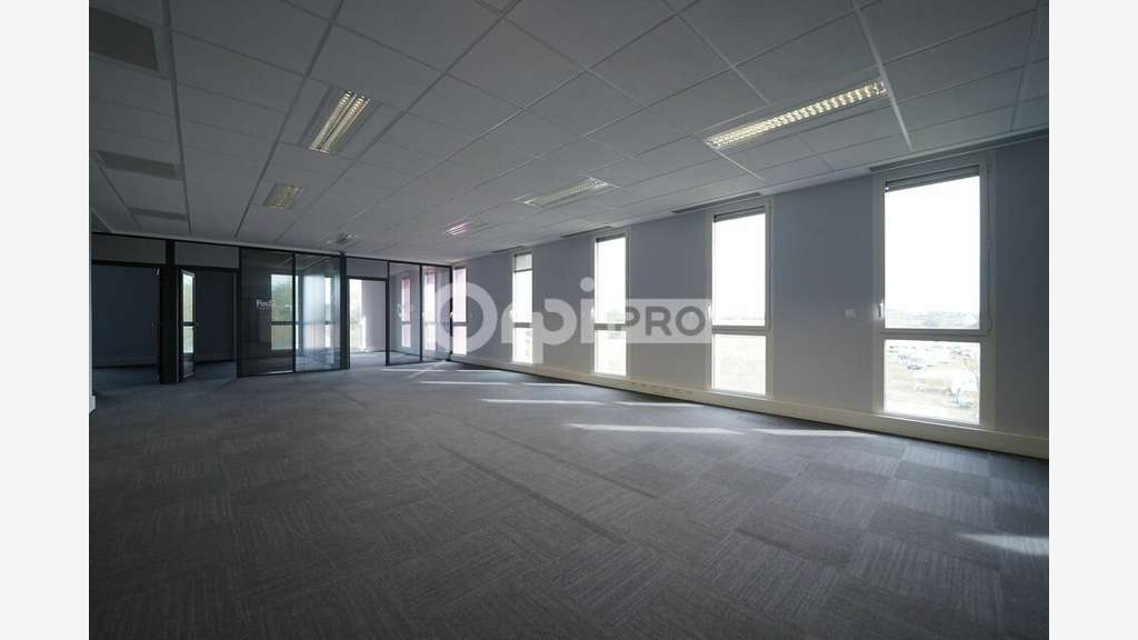 BUREAUX A LOUER - 204 m² - PUSIGNAN