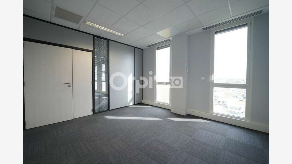 BUREAUX A LOUER - 204 m² - PUSIGNAN