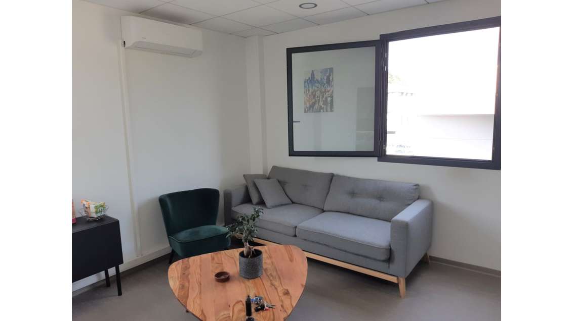 A louer bureau récent 100m² à Fréjus