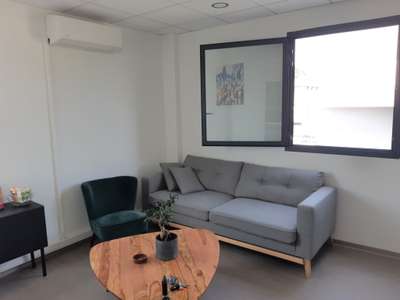 A louer bureau récent 100m² à Fréjus