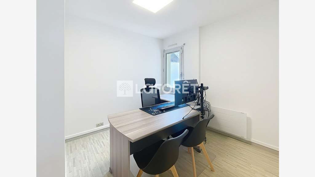 Bureaux Redon 250 m2 avec garage 7 véhicules