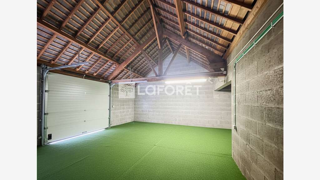 Bureaux Redon 250 m2 avec garage 7 véhicules