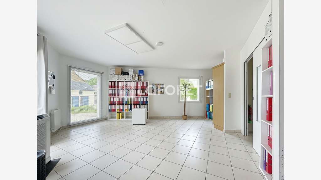 Bureaux Redon 250 m2 avec garage 7 véhicules