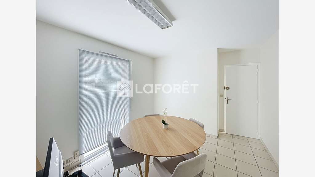 Bureaux Redon 250 m2 avec garage 7 véhicules