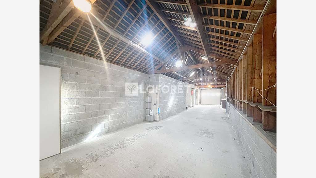 Bureaux Redon 250 m2 avec garage 7 véhicules