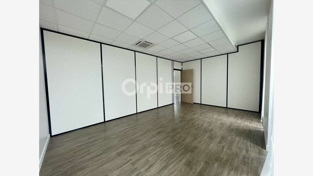 A louer bureau 102m² R+1 à Reims