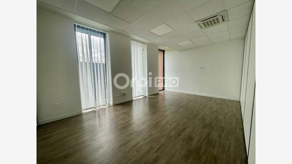 A louer bureau 102m² R+1 à Reims