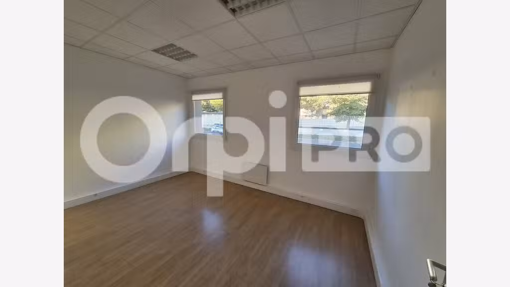 Bureau de 162m² à louer en RDC à Reims