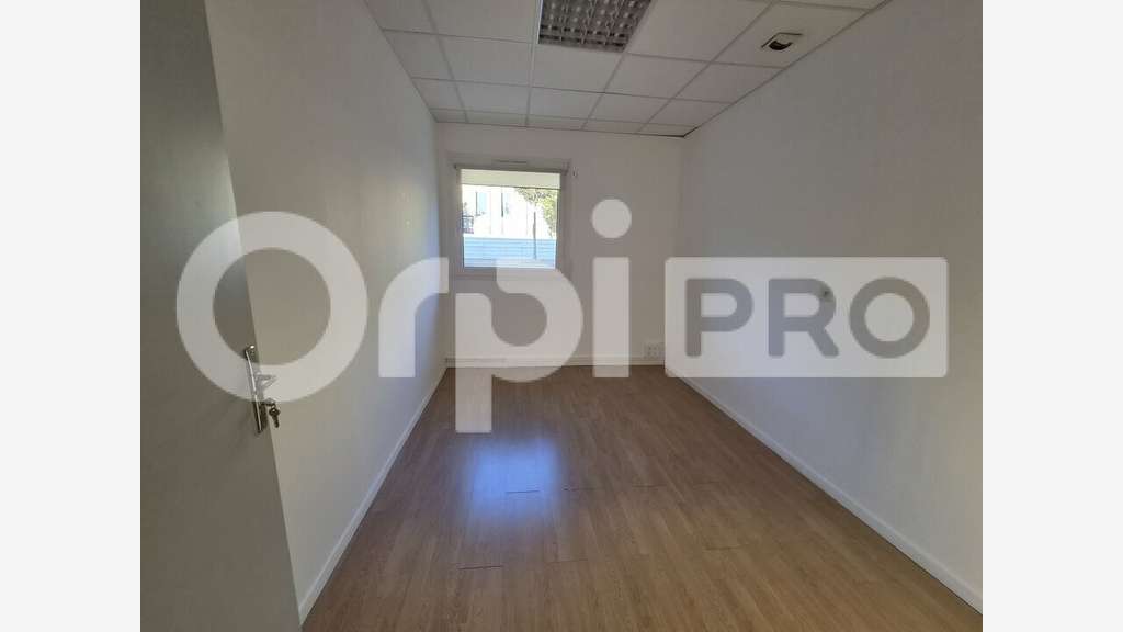Bureau de 162m² à louer en RDC à Reims