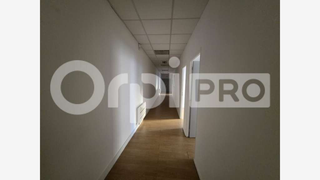 Bureau de 162m² à louer en RDC à Reims