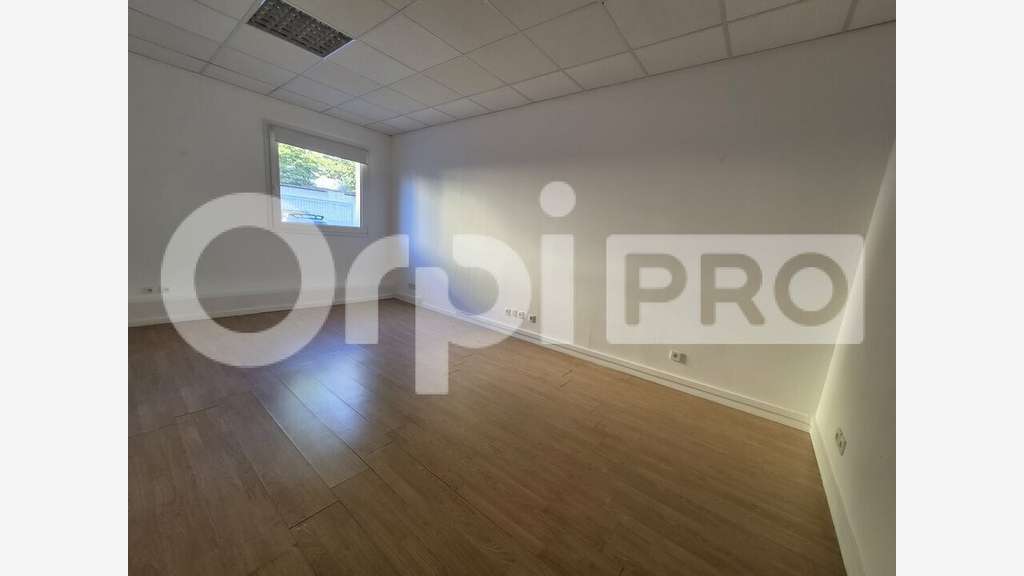 Bureau de 162m² à louer en RDC à Reims