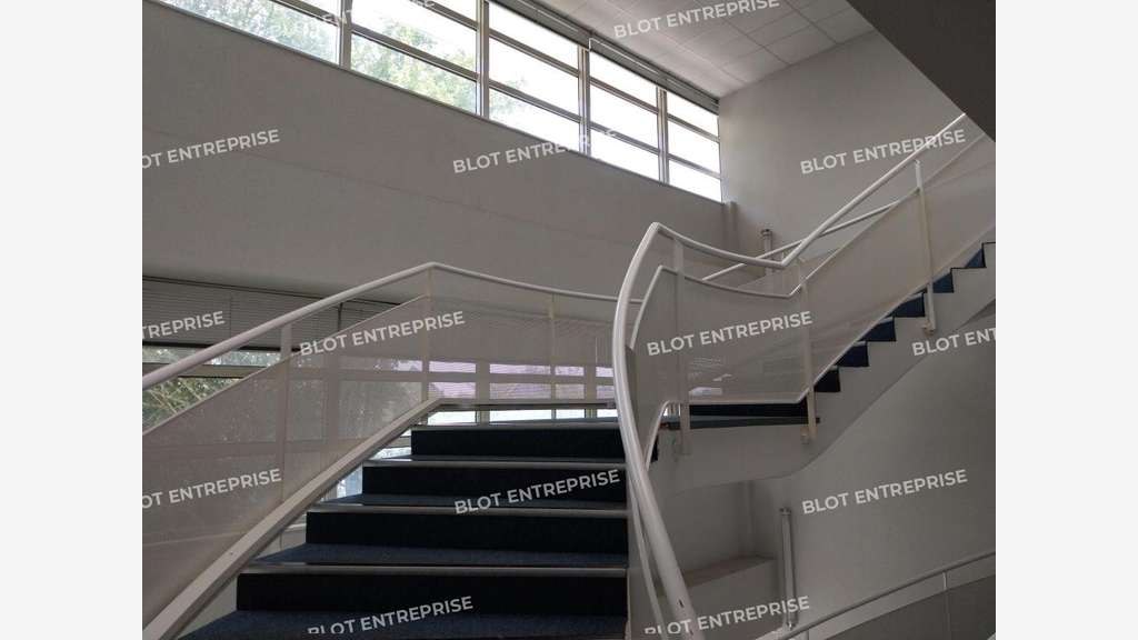 A louer bureaux de 2 665m² à Rennes axe passant