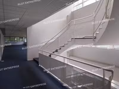 A louer bureaux de 2 665m² à Rennes axe passant