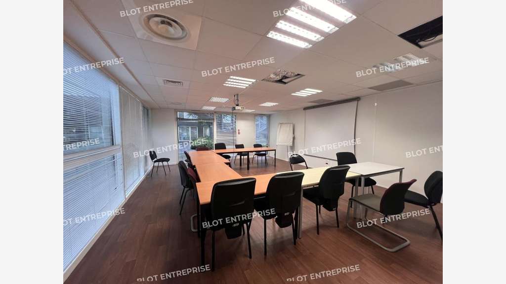 A louer bureaux de 972m² à Rennes Ecopole Sud Est