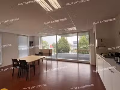 A louer bureaux de 589m² à Rennes Ecopole Sud Est