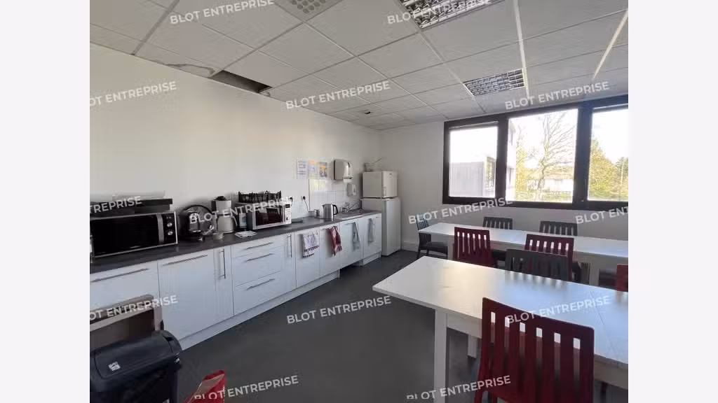 A louer bureaux 501m² à Rennes C.C. Longchamps