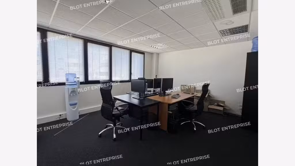A louer bureaux 501m² à Rennes C.C. Longchamps