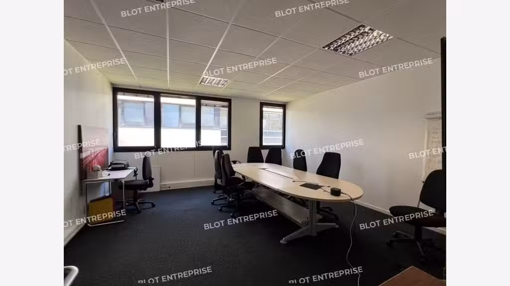 A louer bureaux 501m² à Rennes C.C. Longchamps