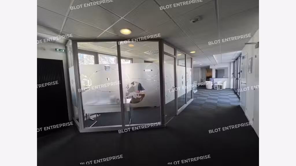 A louer bureaux 501m² à Rennes C.C. Longchamps