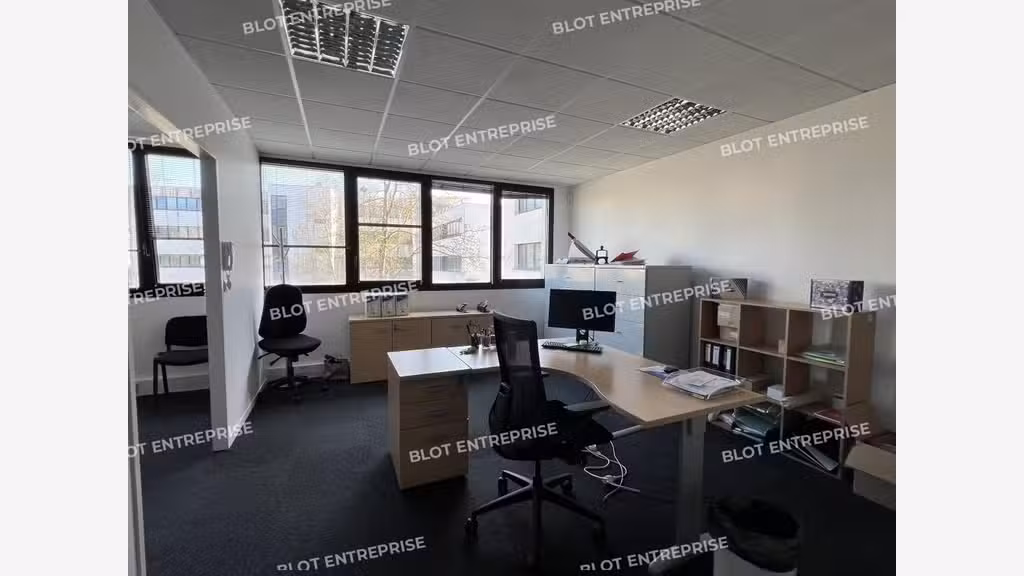 A louer bureaux 501m² à Rennes C.C. Longchamps