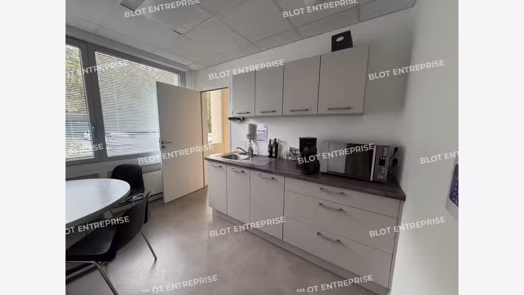 A louer bureaux 186m² Rennes métro Henri Fréville