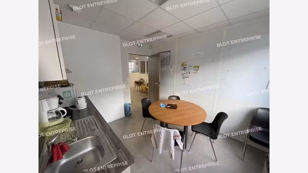 A louer bureaux 186m² Rennes métro Henri Fréville