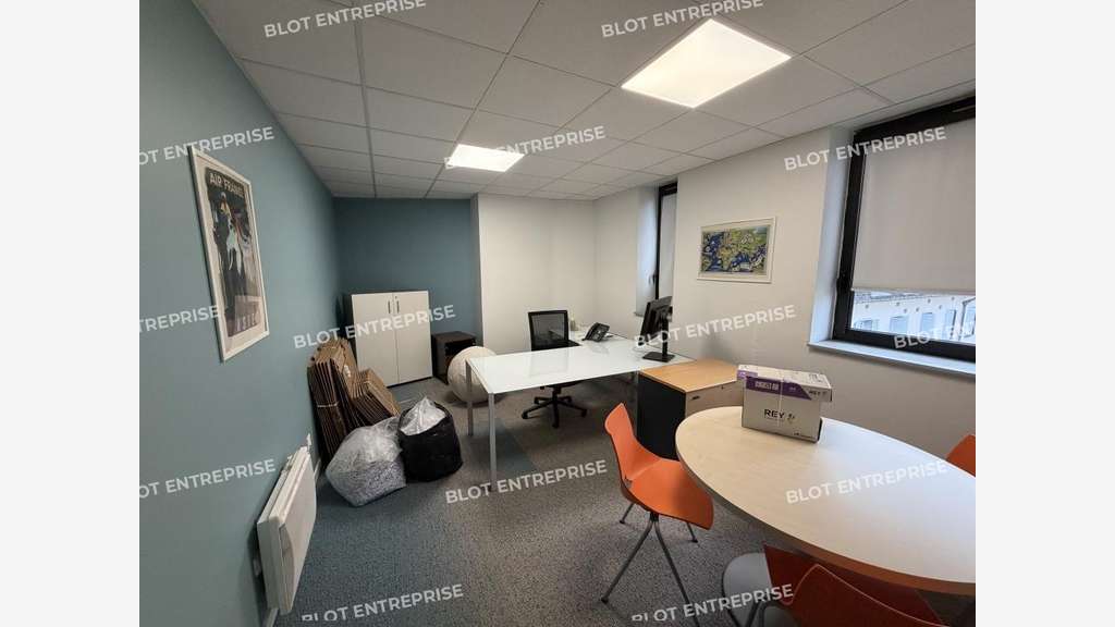 A louer bureaux 216m² à Rennes Plounévez-Quintin