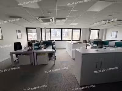 A louer bureaux 216m² à Rennes Plounévez-Quintin