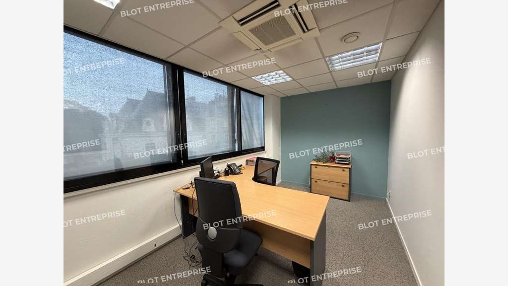 A louer bureaux 216m² à Rennes Plounévez-Quintin