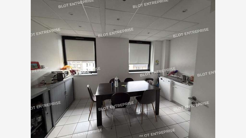 A louer bureaux 216m² à Rennes Plounévez-Quintin