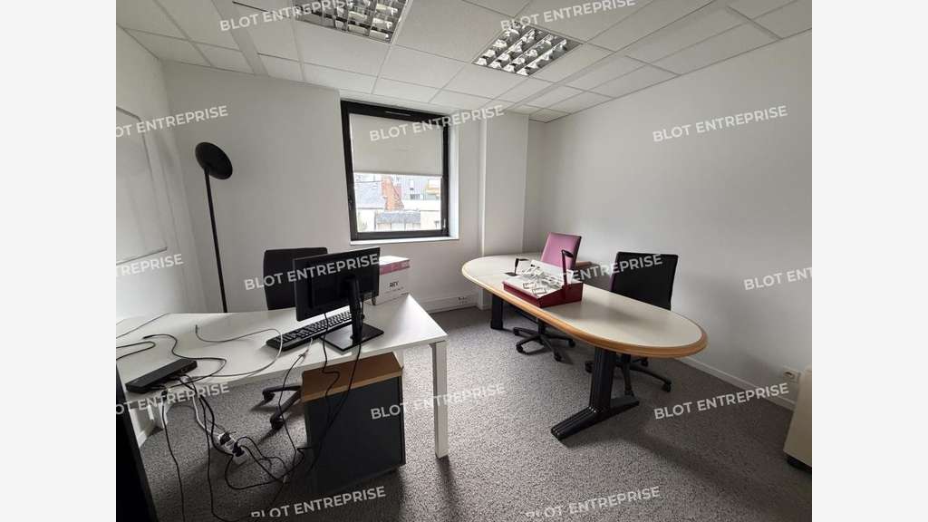 A louer bureaux 216m² à Rennes Plounévez-Quintin
