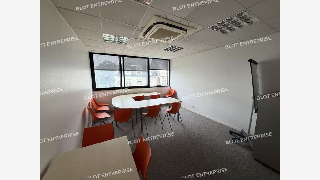 A louer bureaux 216m² à Rennes Plounévez-Quintin