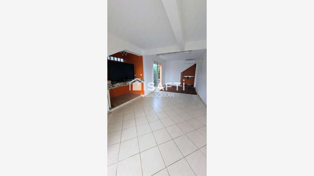 A louer local professionnel de 76m² Rivière-Salée