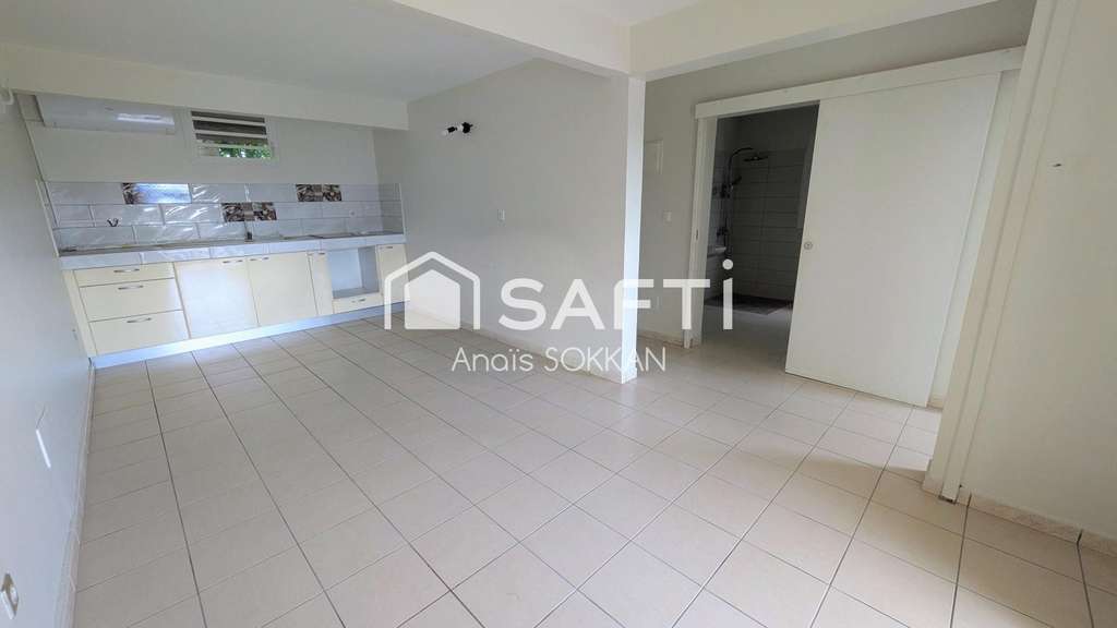 A louer local professionnel de 76m² Rivière-Salée