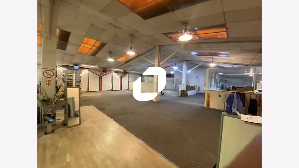 A louer Bureaux 1940m² Romainville