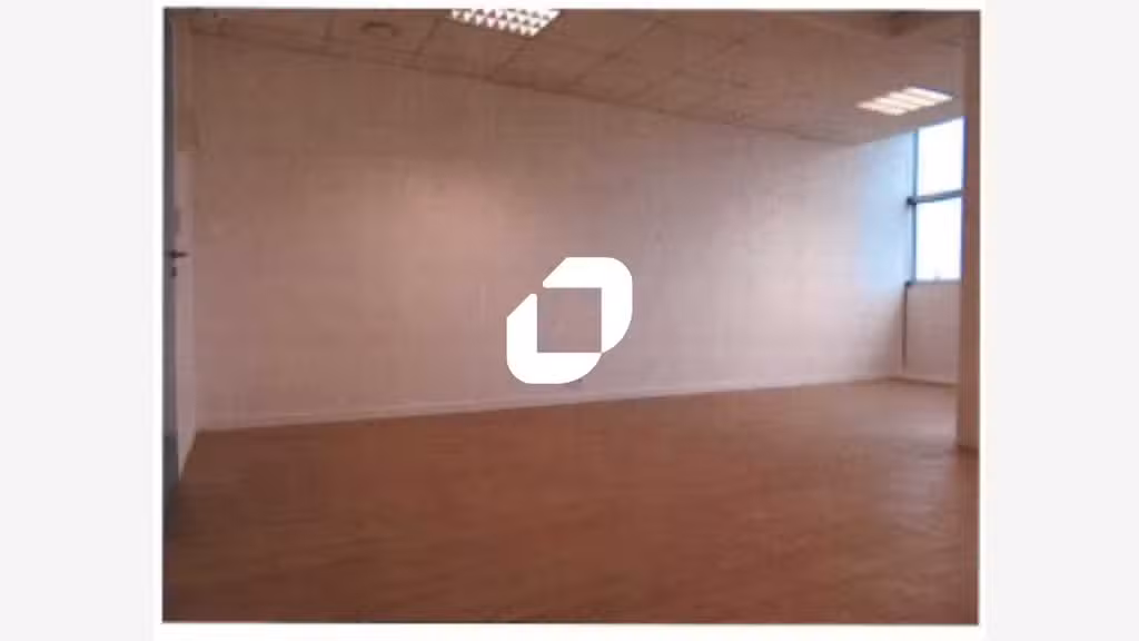 A louer Bureaux 823m² Romainville